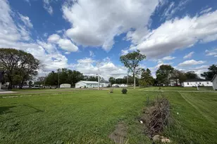 523 W 9th St, Gibson City, IL 60936 - Photo 22