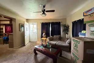 523 W 9th St, Gibson City, IL 60936 - Photo 6