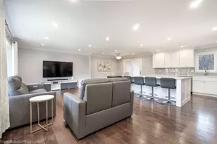 403 Whipple Ln, Westmont, IL 60559 - Photo 4