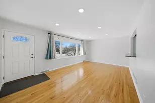 7635 S Oconto Ave, Bridgeview, IL 60455 - Photo 4