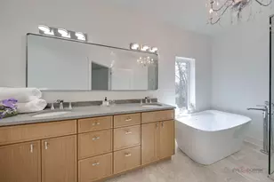 19 Marina Dr, Des Plaines, IL 60016 - Photo 30