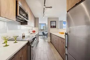 4250 N Marine Dr, Chicago, IL 60613 - Photo 8