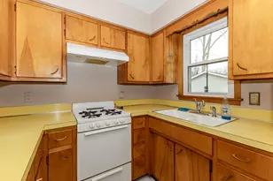 1850 45th St, Rock Island, IL 61201 - Photo 4