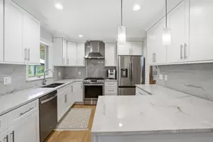 212 E Monterey Ave, Schaumburg, IL 60193 - Photo 6