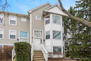 111 Hidden Creek Ln, North Aurora, IL 60542 - Photo 2