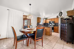 27057 S Woodlawn Ave, Crete, IL 60417 - Photo 8