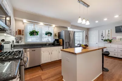 933 Wheaton Oaks Drive, Wheaton, IL 60187 - Photo 6