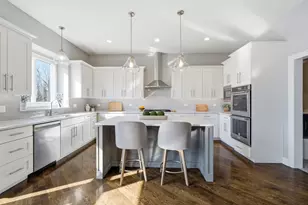 28 Pinnacle Ct, Naperville, IL 60565 - Photo 2