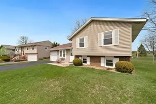 74 Joseph Ln, Glendale Heights, IL 60139 - Photo 4
