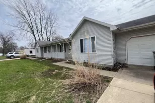300 W 2nd St, Aroma Park, IL 60910 - Photo 1