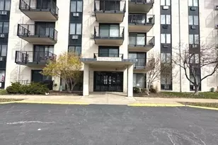 9098 W Terrace Dr, Niles, IL 60714 - Photo 1