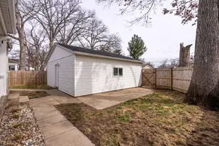 2313 26th St, Rock Island, IL 61201 - Photo 34