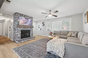 35652 Jay Dr, Custer Park, IL 60481 - Photo 4