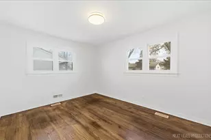 208 W State St, North Aurora, IL 60542 - Photo 12