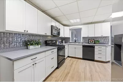 208 W State Street, North Aurora, IL 60542 - Photo 4