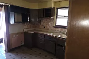 7923 S Calumet Ave, Chicago, IL 60619 - Photo 4