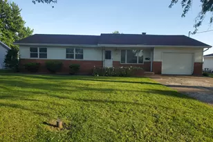 318 E Park Ct, Gilman, IL 60938 - Photo 1