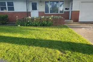 318 E Park Ct, Gilman, IL 60938 - Photo 2