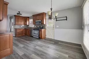 381 S Berkley Ave, Elmhurst, IL 60126 - Photo 6