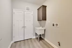 377 Masters Dr, Addison, IL 60101 - Photo 20