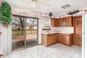 8420 S New England Ave, Burbank, IL 60459 - Photo 6