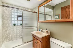 8420 S New England Ave, Burbank, IL 60459 - Photo 10