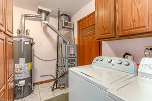 8420 S New England Ave, Burbank, IL 60459 - Photo 12