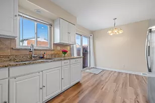 1358 Monomoy St, Aurora, IL 60506 - Photo 10