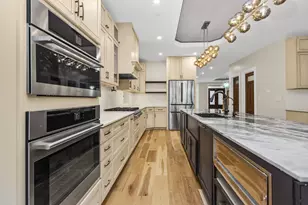 1230 W Newport Ave, Chicago, IL 60657 - Photo 8