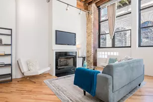 226 N Clinton St, Chicago, IL 60661 - Photo 4