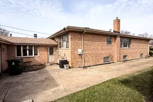 1025 Blouin Dr, Dolton, IL 60419 - Photo 2