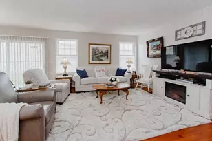 1279 Merrimack Ct, Crystal Lake, IL 60014 - Photo 2