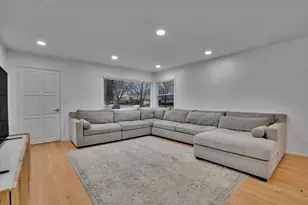 9317 Olcott Ave, Morton Grove, IL 60053 - Photo 4