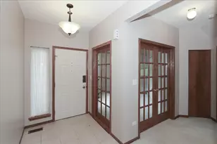 202 Sierra Pass Dr, Schaumburg, IL 60194 - Photo 4