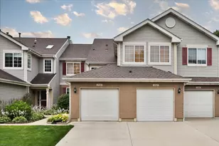 202 Sierra Pass Dr, Schaumburg, IL 60194 - Photo 2