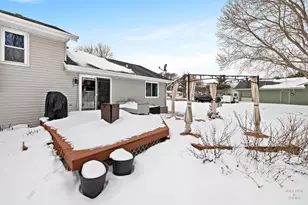 12715 Waltham Close, Roscoe, IL 61073 - Photo 4