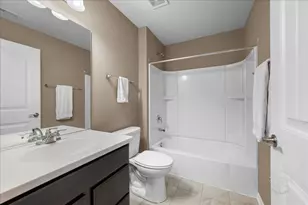 2850 Stoney Creek Dr, Elgin, IL 60124 - Photo 22