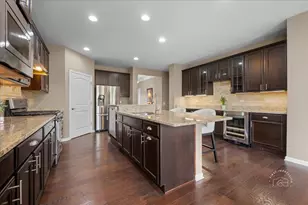 2850 Stoney Creek Dr, Elgin, IL 60124 - Photo 6
