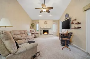 24 Bay Pointe Dr, Bloomington, IL 61704 - Photo 10