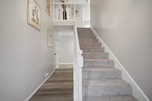 24 Bay Pointe Dr, Bloomington, IL 61704 - Photo 2