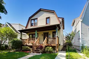 5426 N Lovejoy Ave, Chicago, IL 60630 - Photo 2