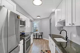 270 Woodstone Cir, Buffalo Grove, IL 60089 - Photo 8