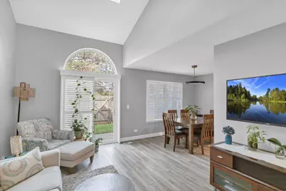 270 Woodstone Circle, Buffalo Grove, IL 60089 - Photo 4