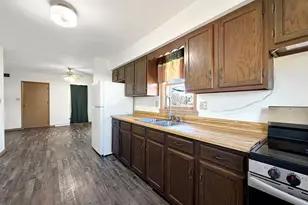 430 W American St, Freeport, IL 61032 - Photo 8
