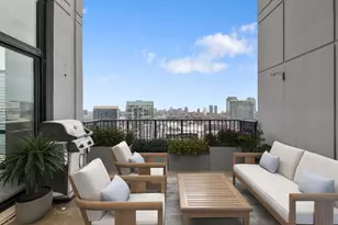 435 W Erie St, Chicago, IL 60654 - Photo 14