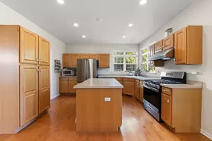 2132 Colonial St, Aurora, IL 60503 - Photo 10