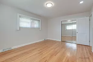 5251 Greenleaf St, Skokie, IL 60077 - Photo 14