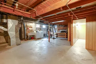 5251 Greenleaf St, Skokie, IL 60077 - Photo 22