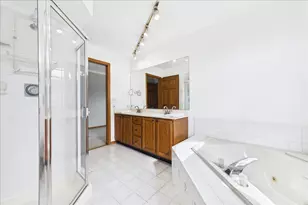 1056 Mattande Ln, Naperville, IL 60540 - Photo 16