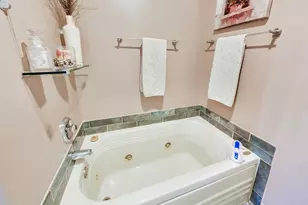 1 Maple Tree Ct, Elmhurst, IL 60126 - Photo 16